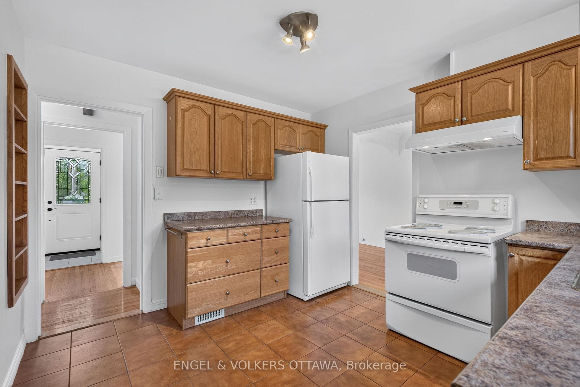 2439 Alta Vista Drive photo 11