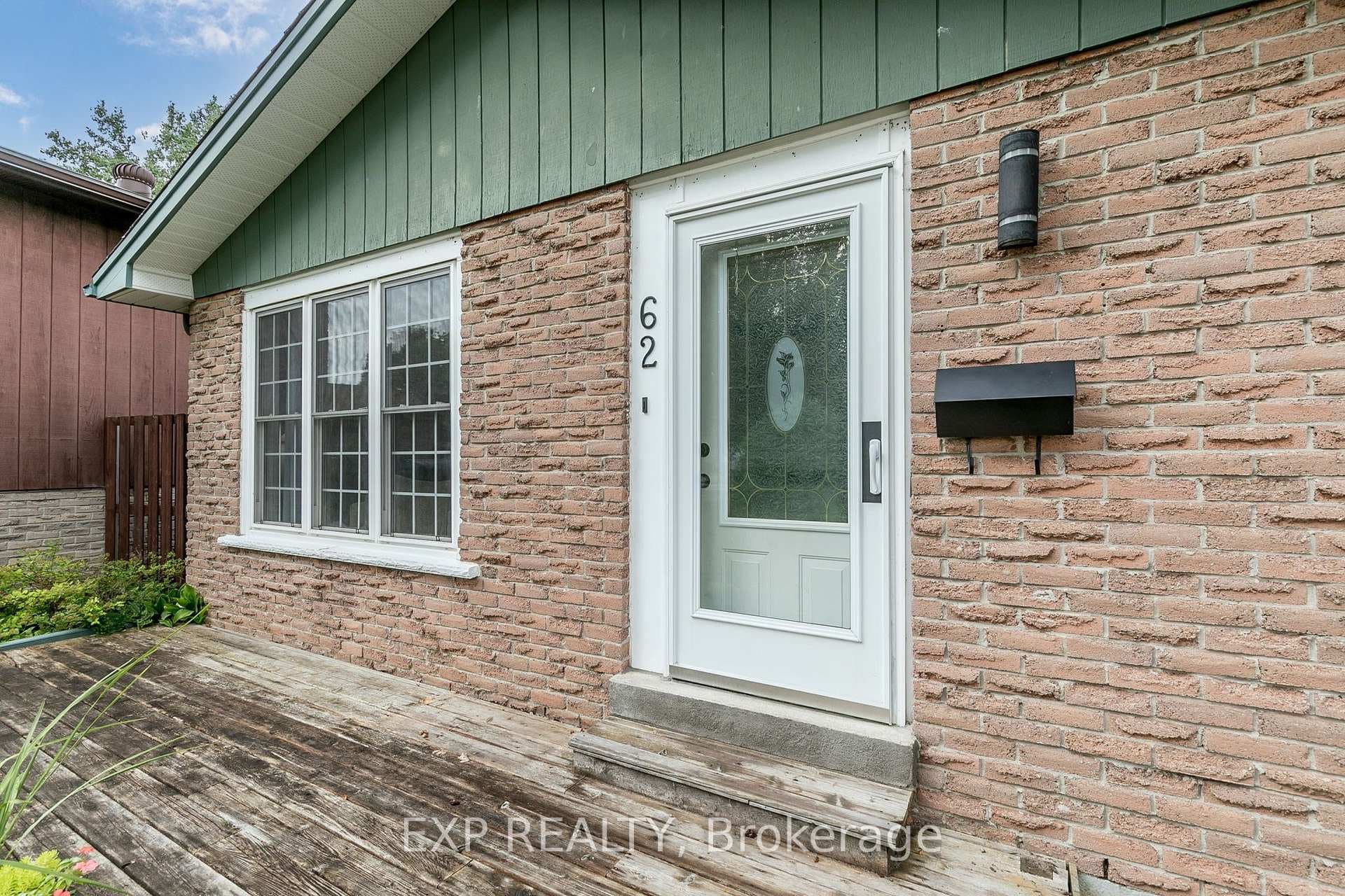 62 Courtice Crescent photo 4