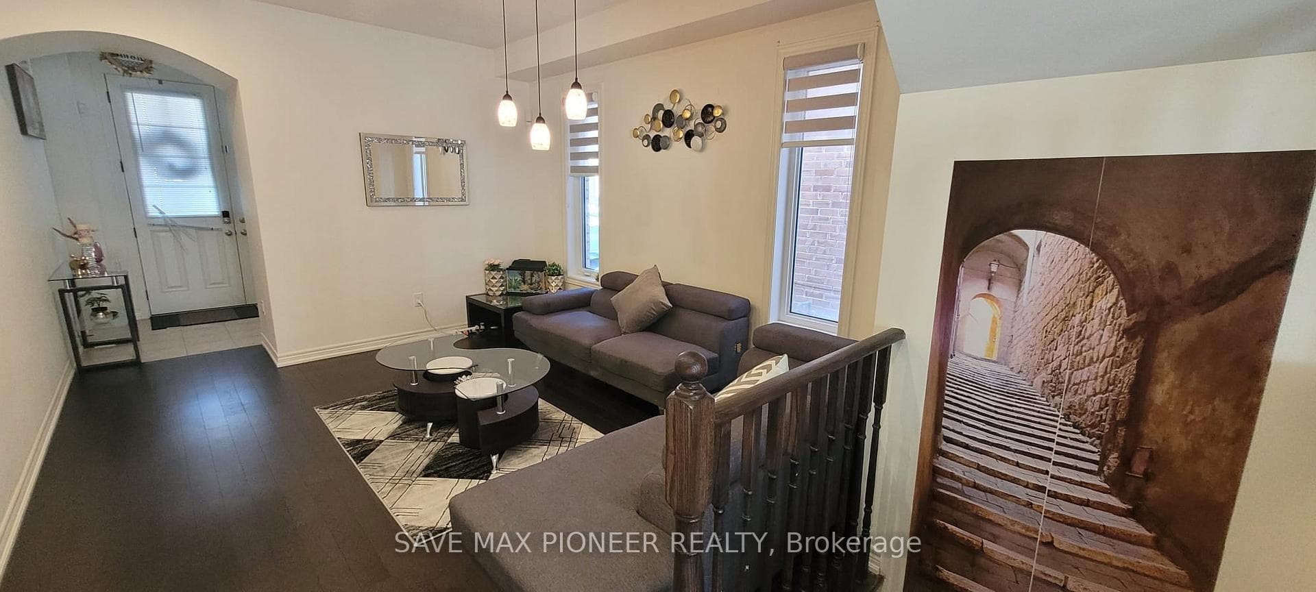 11 Ivor Crescent photo 5