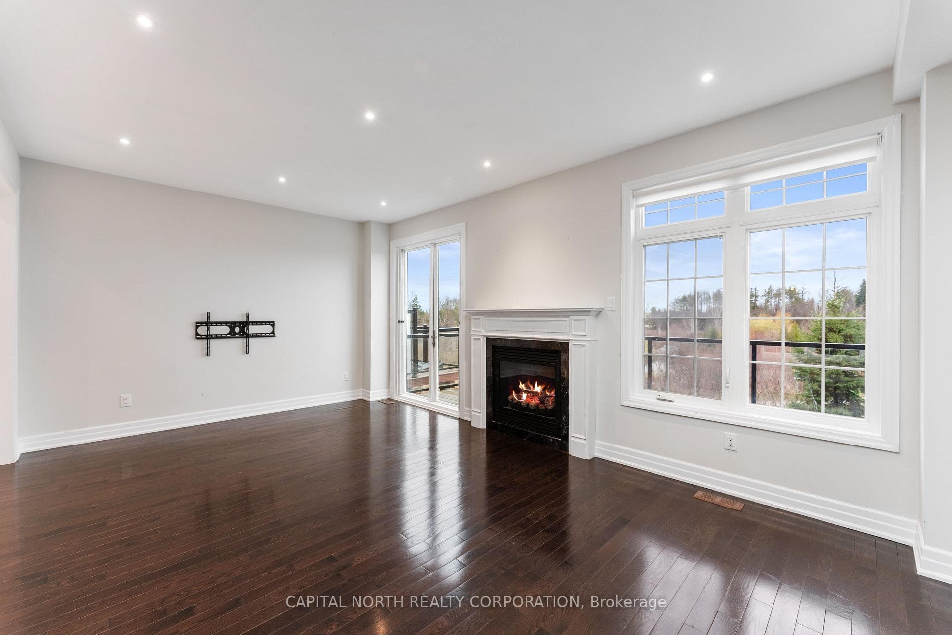 64 Alex Campbell Crescent photo 14