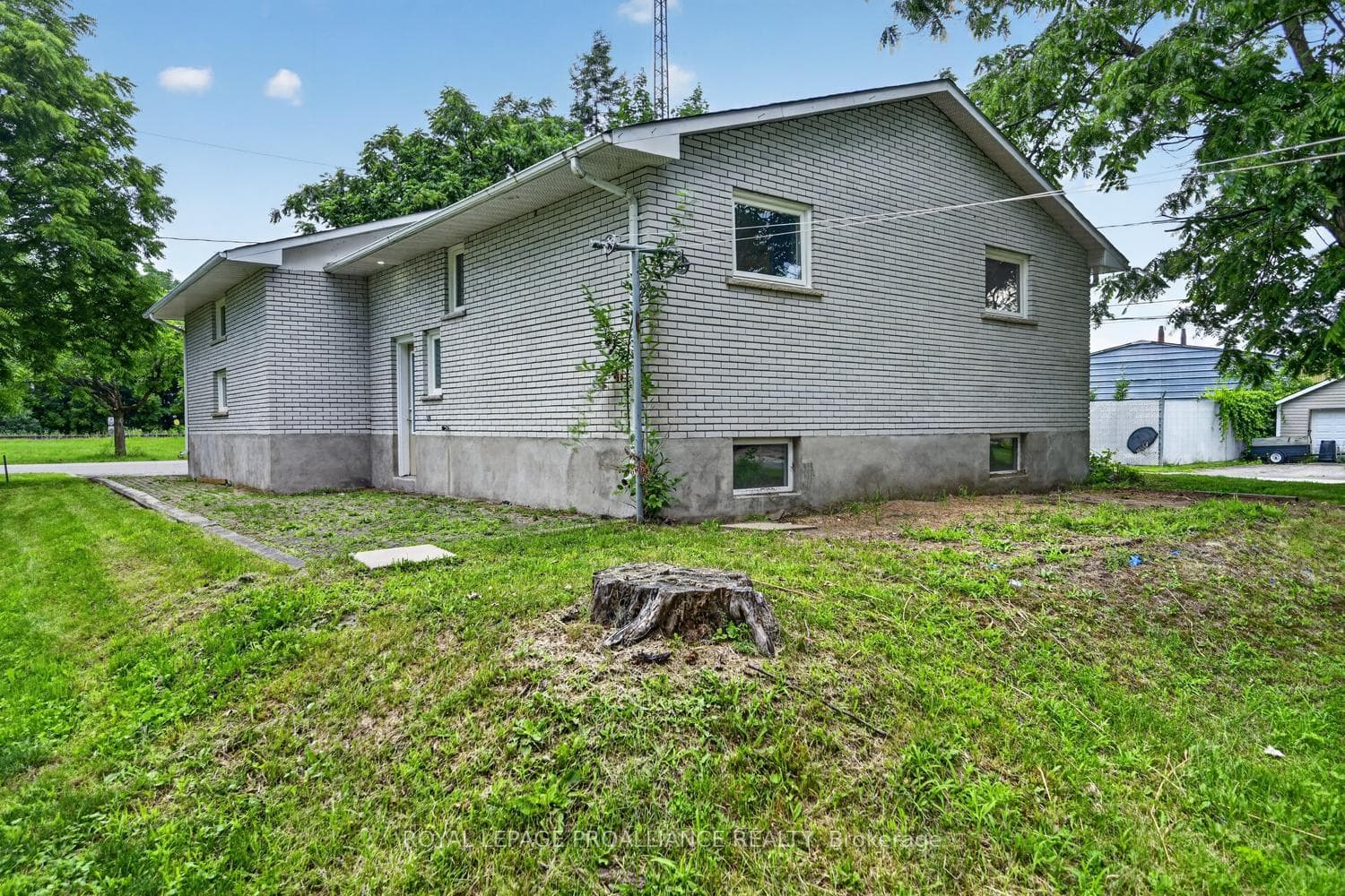 415 RAILWAY Avenue photo 32