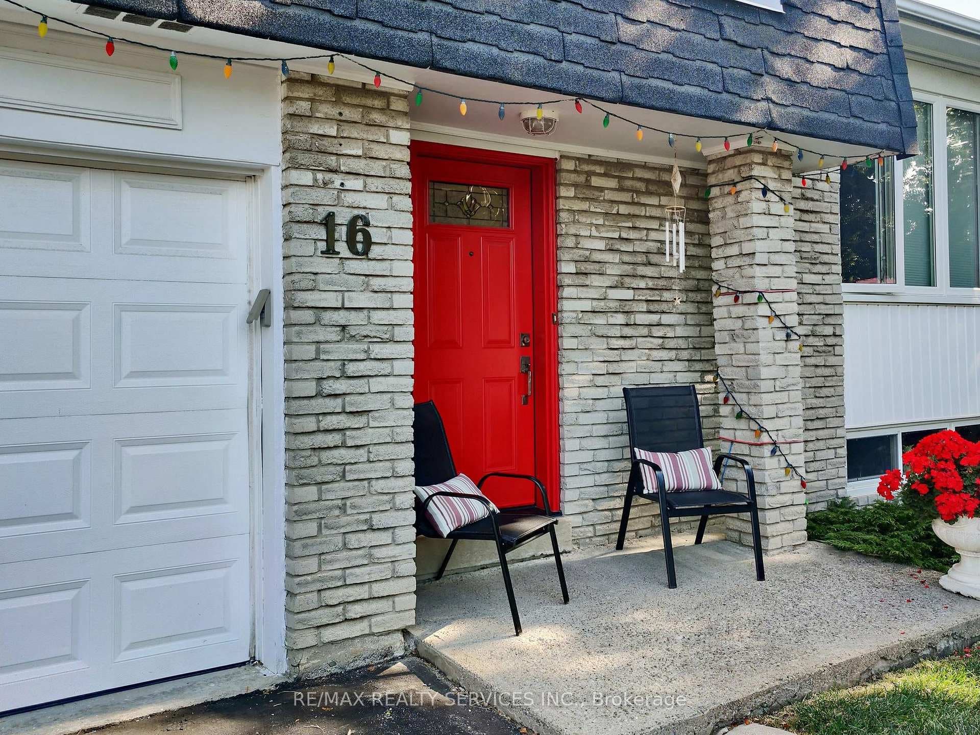 16 Grassington Crescent photo 4
