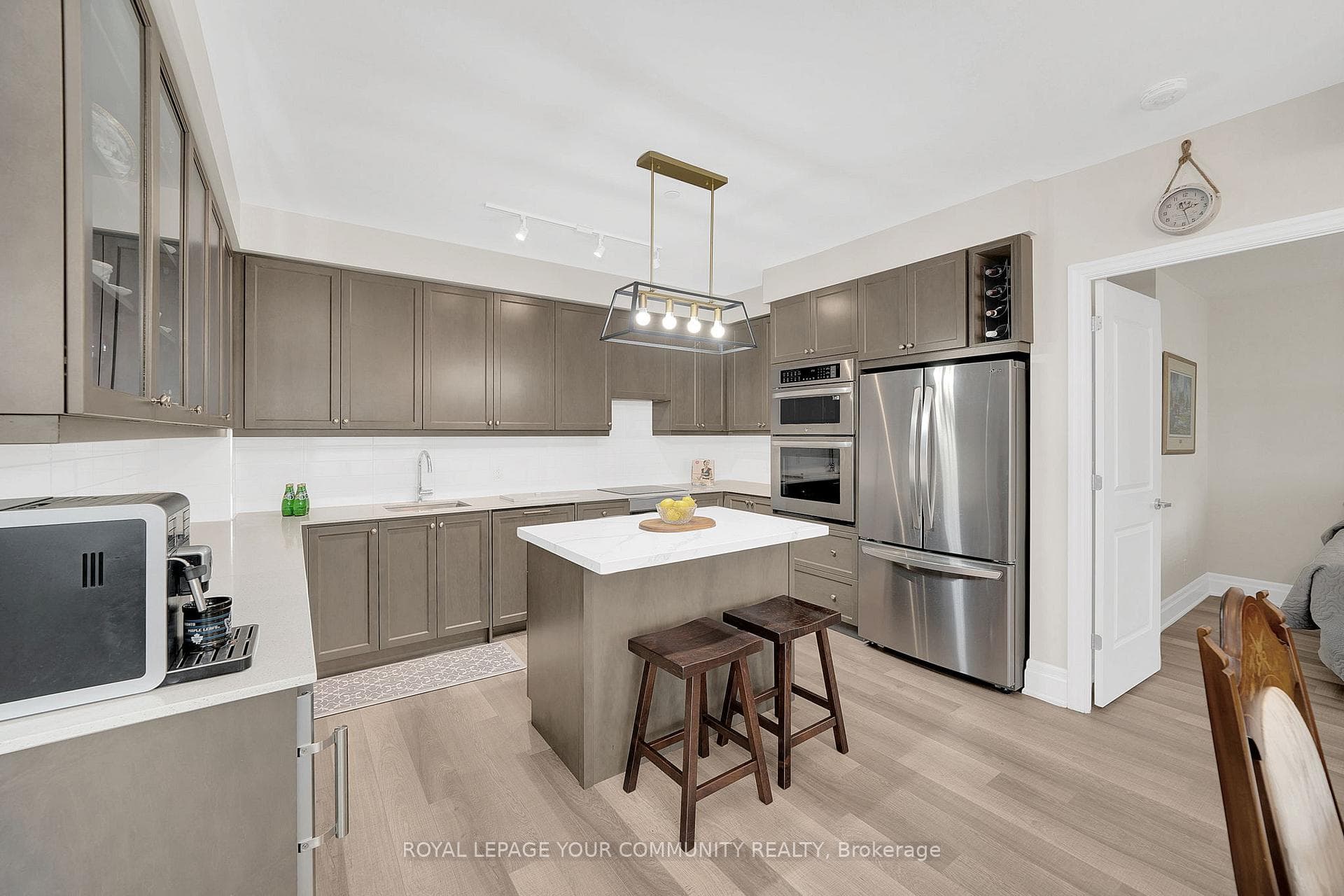 9085 Jane Street Unit 215 photo 11