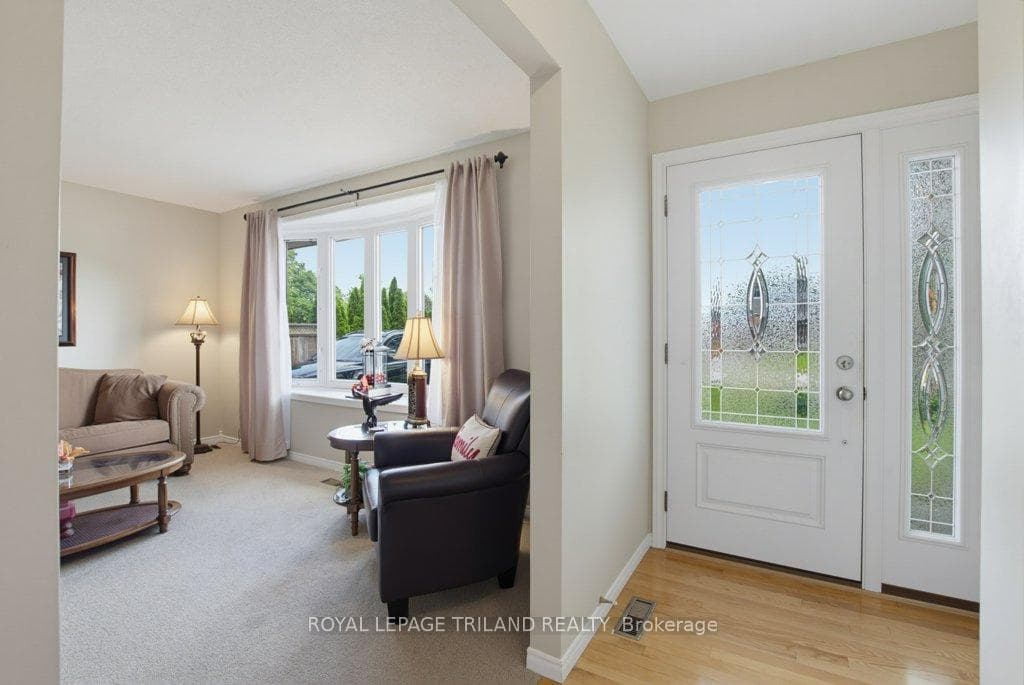5 Warren Crescent photo 2