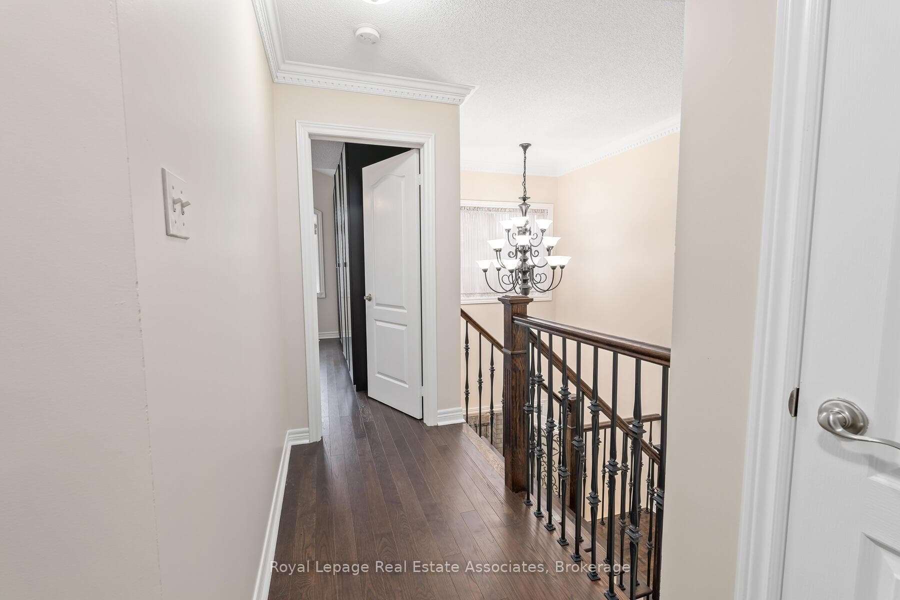 27 Royal Ridge Crescent photo 19