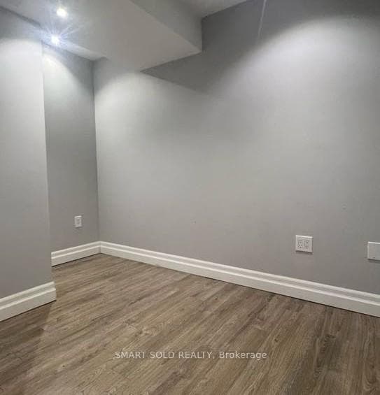 12 Lismer Crescent photo 25