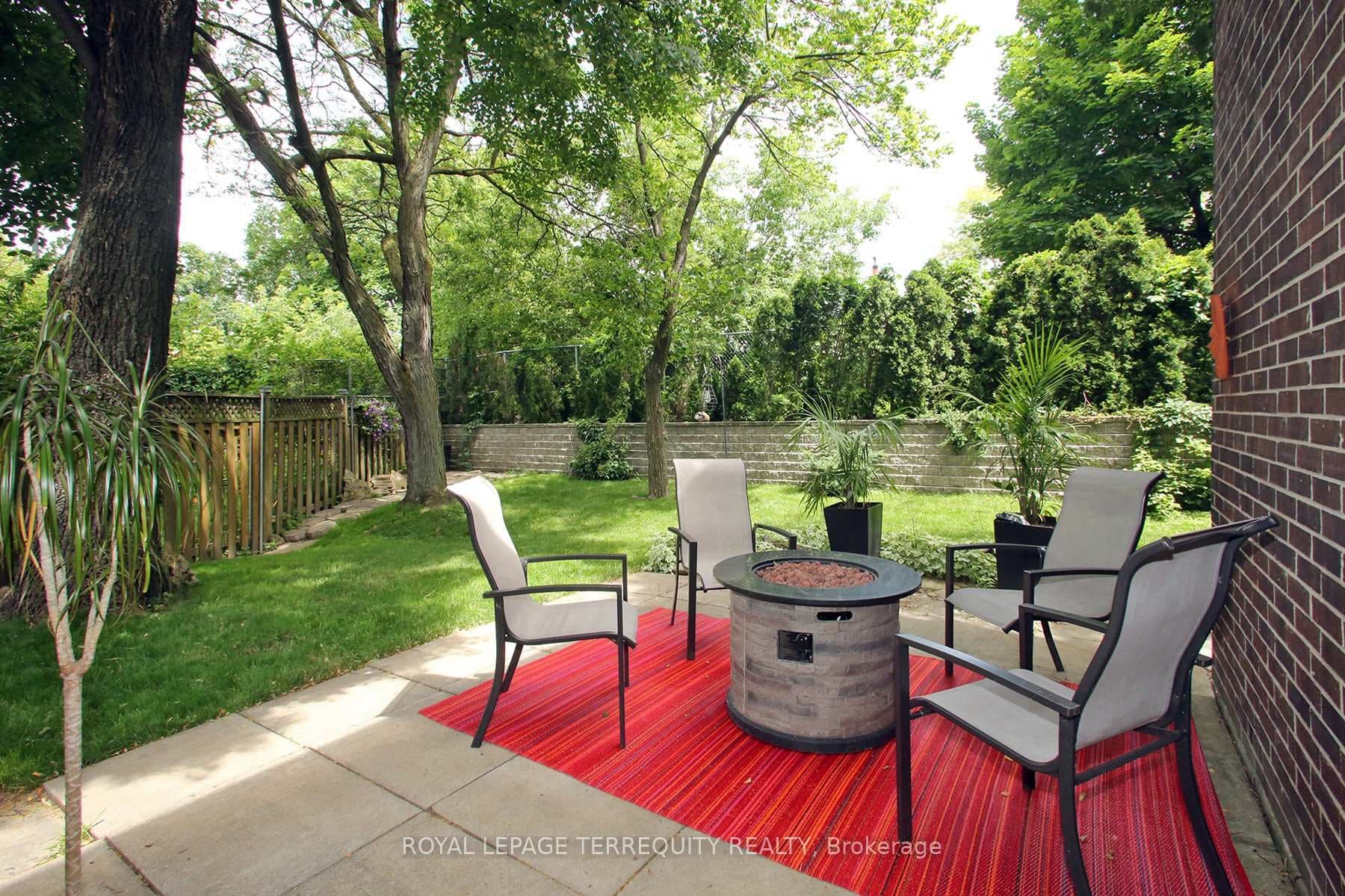 7 Stoneham Road photo 32
