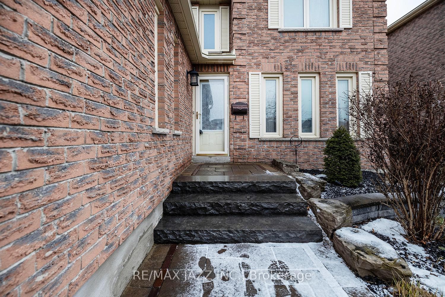 69 Dakin Drive photo 2