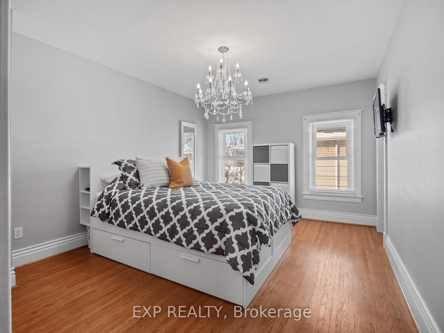 244 Clarence Street photo 26