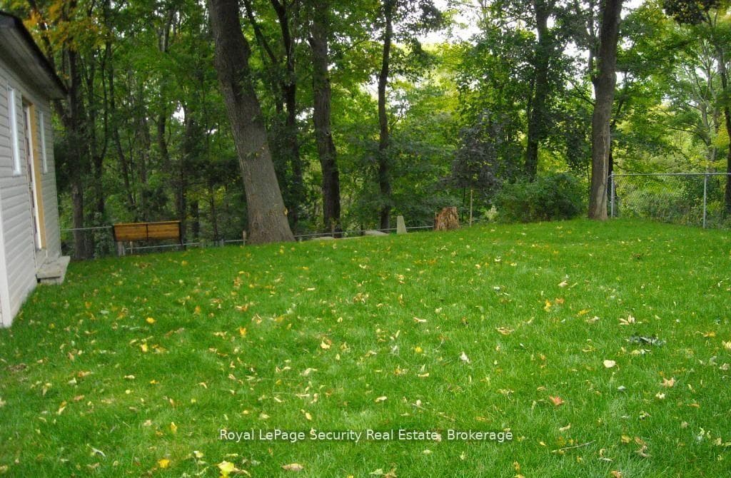 36 Noranda Drive Unit Upper photo 13