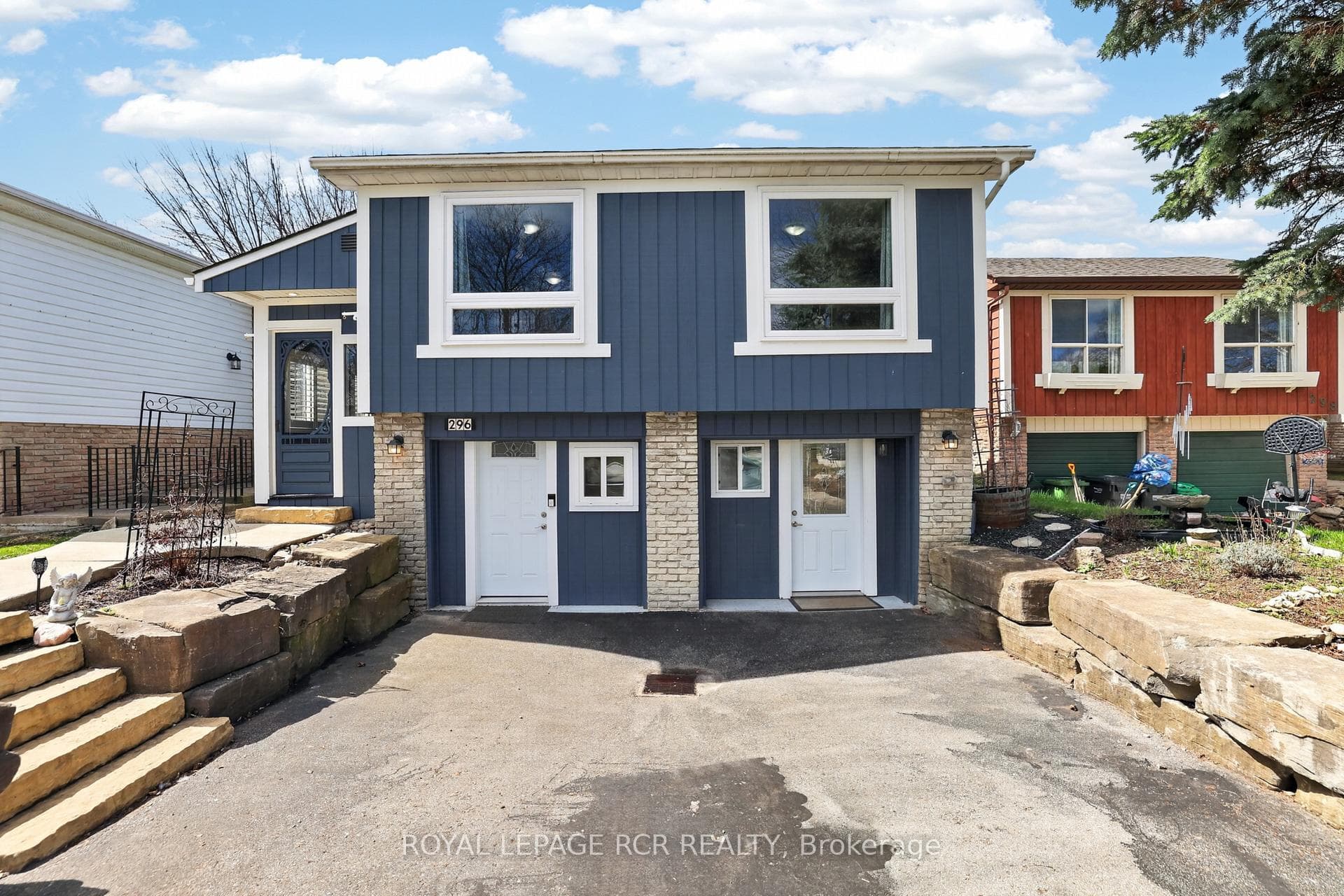 296 Whitehead Crescent photo 1