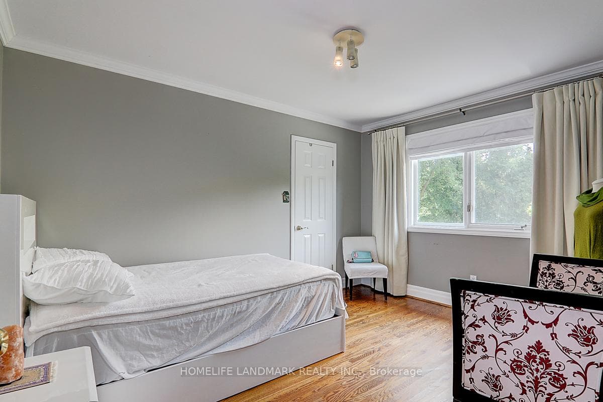 1401 Bunsden Avenue photo 23