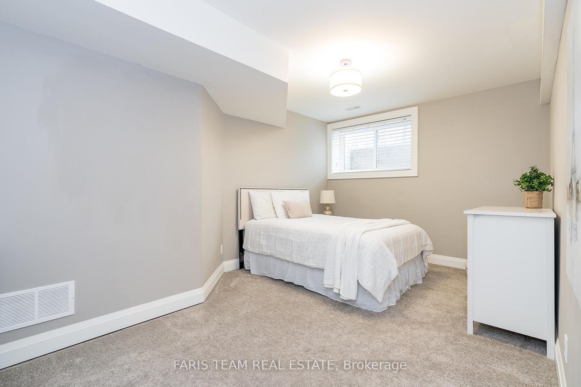 1402 Flos Road 8 N/A photo 27