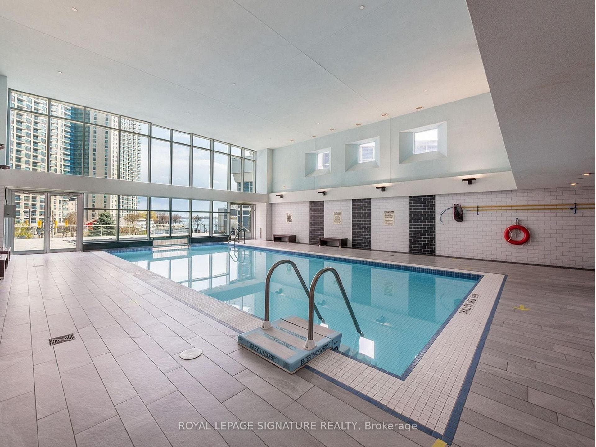 208 Queens Quay Unit 807 photo 32