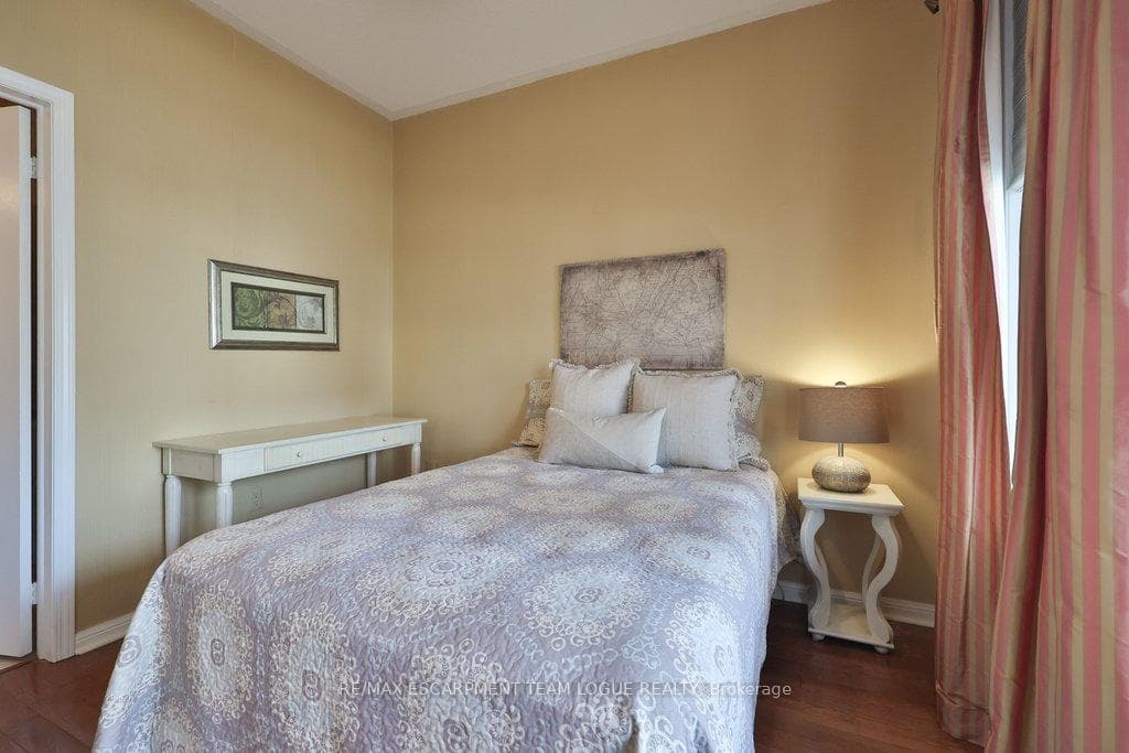 2193 Woodglen Crescent photo 25