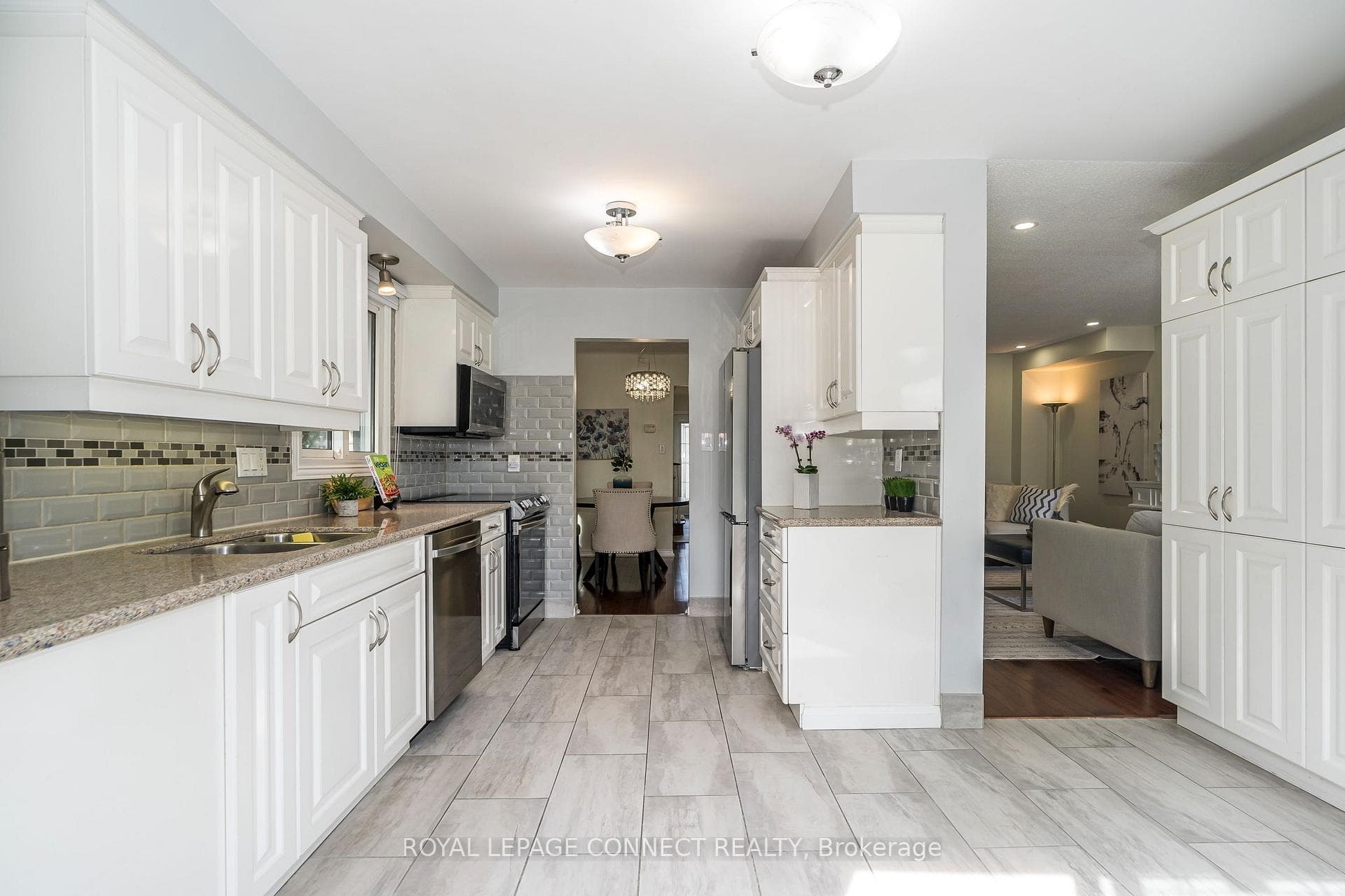 139 Adele Crescent photo 10