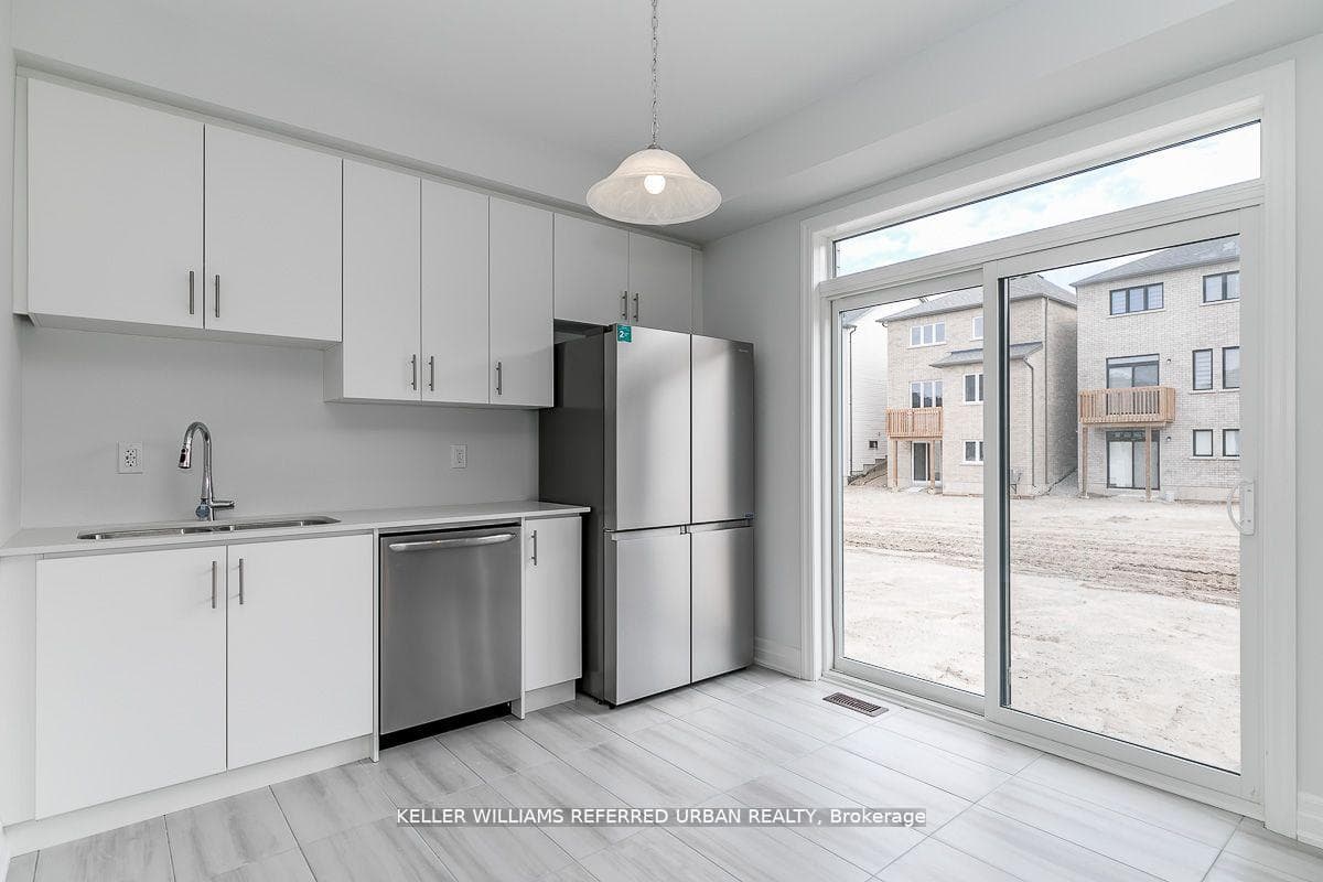47 Federica Crescent photo 9