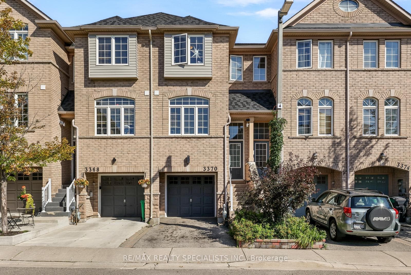 3370 Redpath Circle photo 2