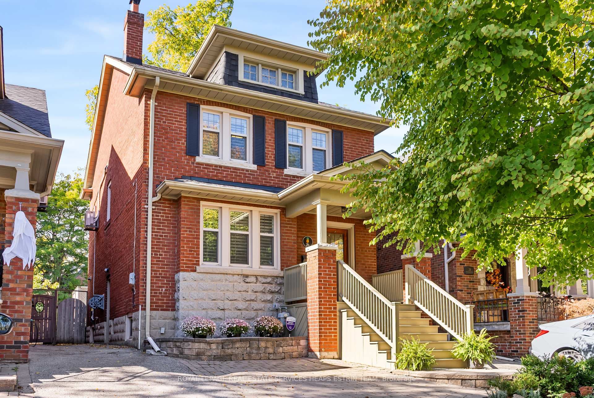 26 MacNaughton Road photo 1