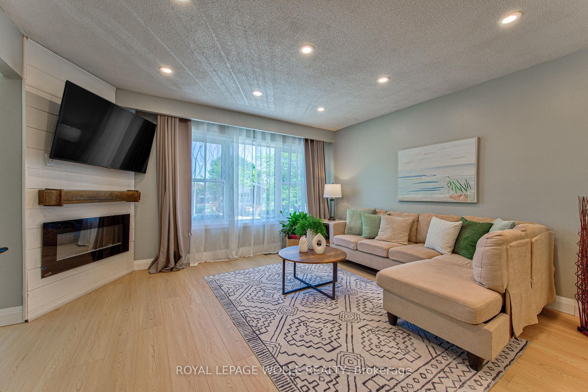 2560 Palisander Avenue photo 9
