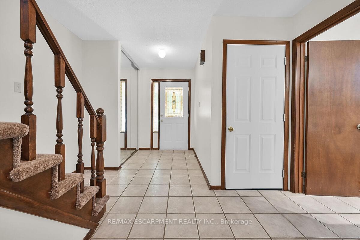 50 Athenia Drive photo 4