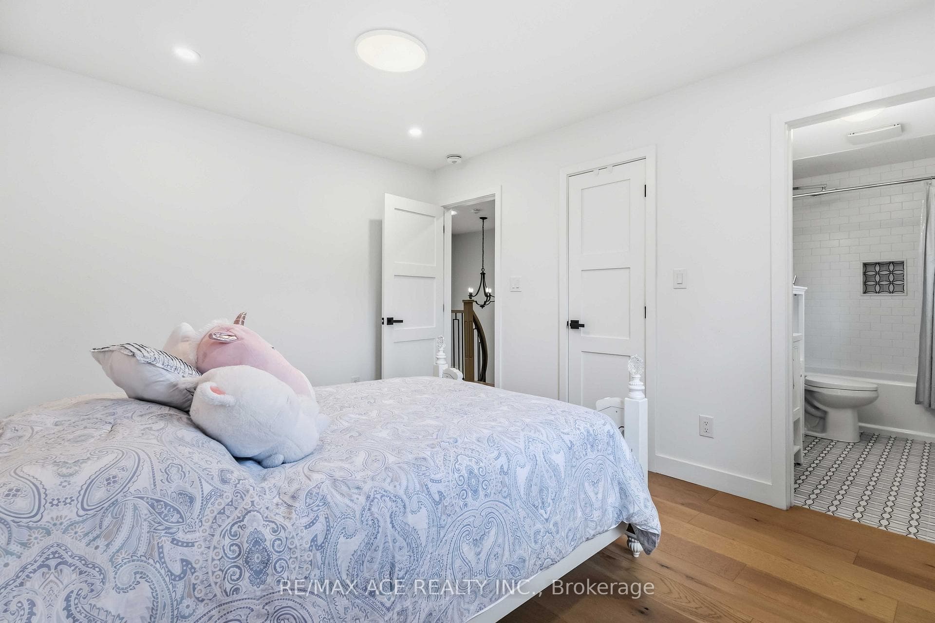 19 Barker Court photo 36