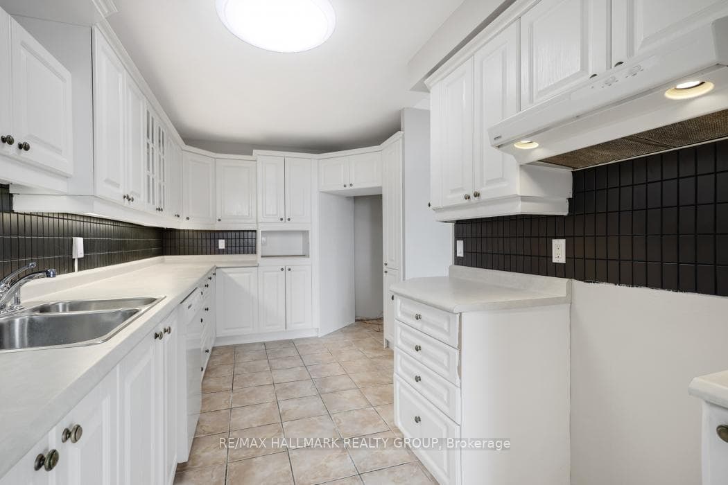 515 St Laurent Boulevard Unit 2509/10 photo 25
