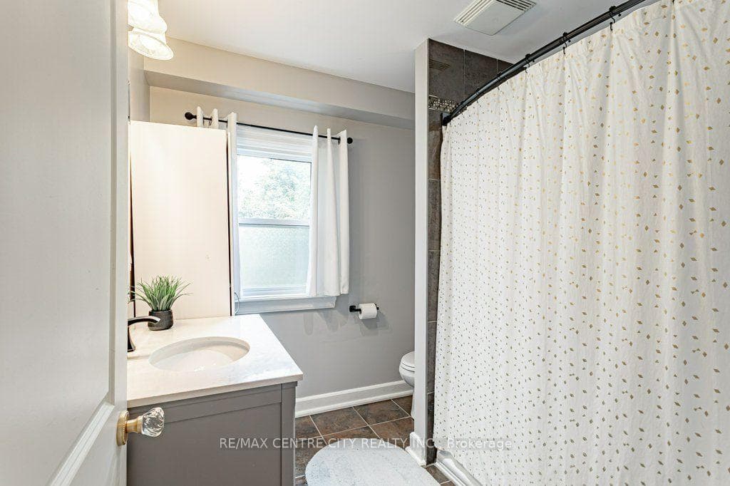 53 Cliftonvale Avenue photo 13