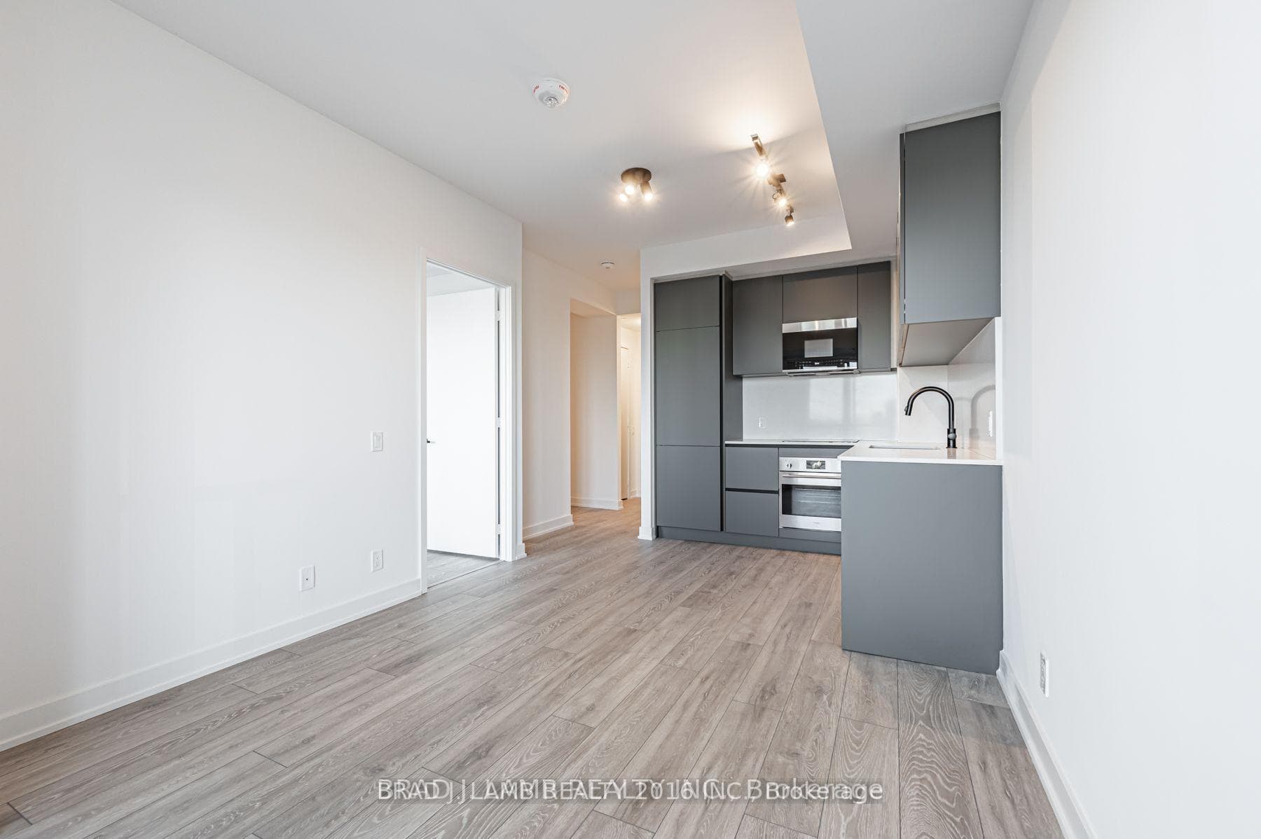 108 Peter Street Unit 1619 photo 7