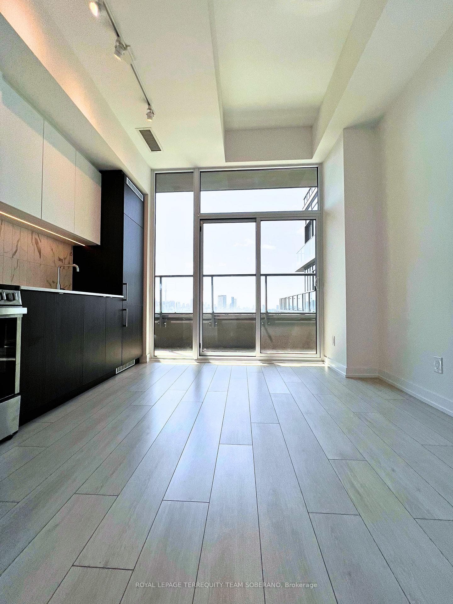500 Dupont Street Unit 819 photo 15