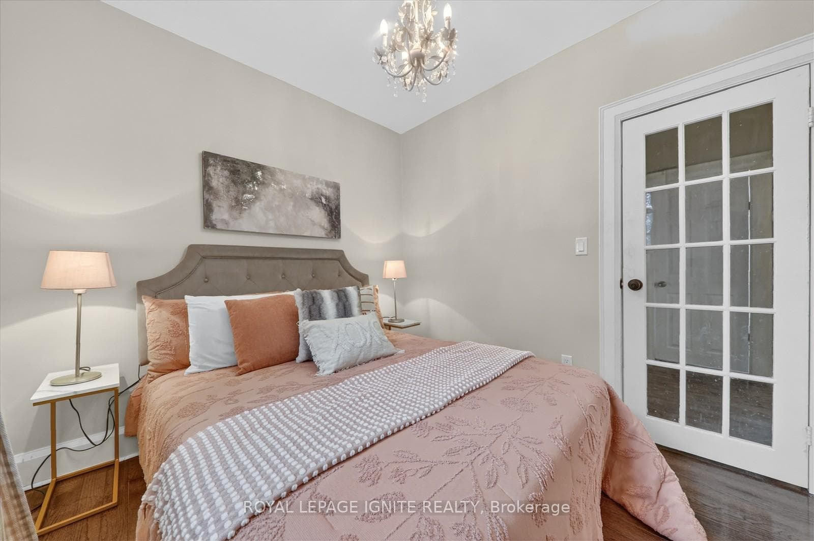 390 Jarvis Street photo 16