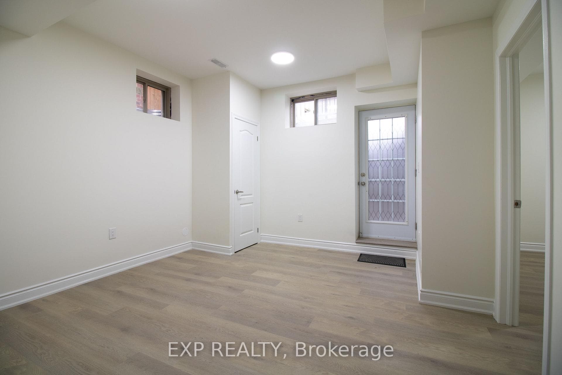 55 William Dunlop Street Unit Lower photo 2