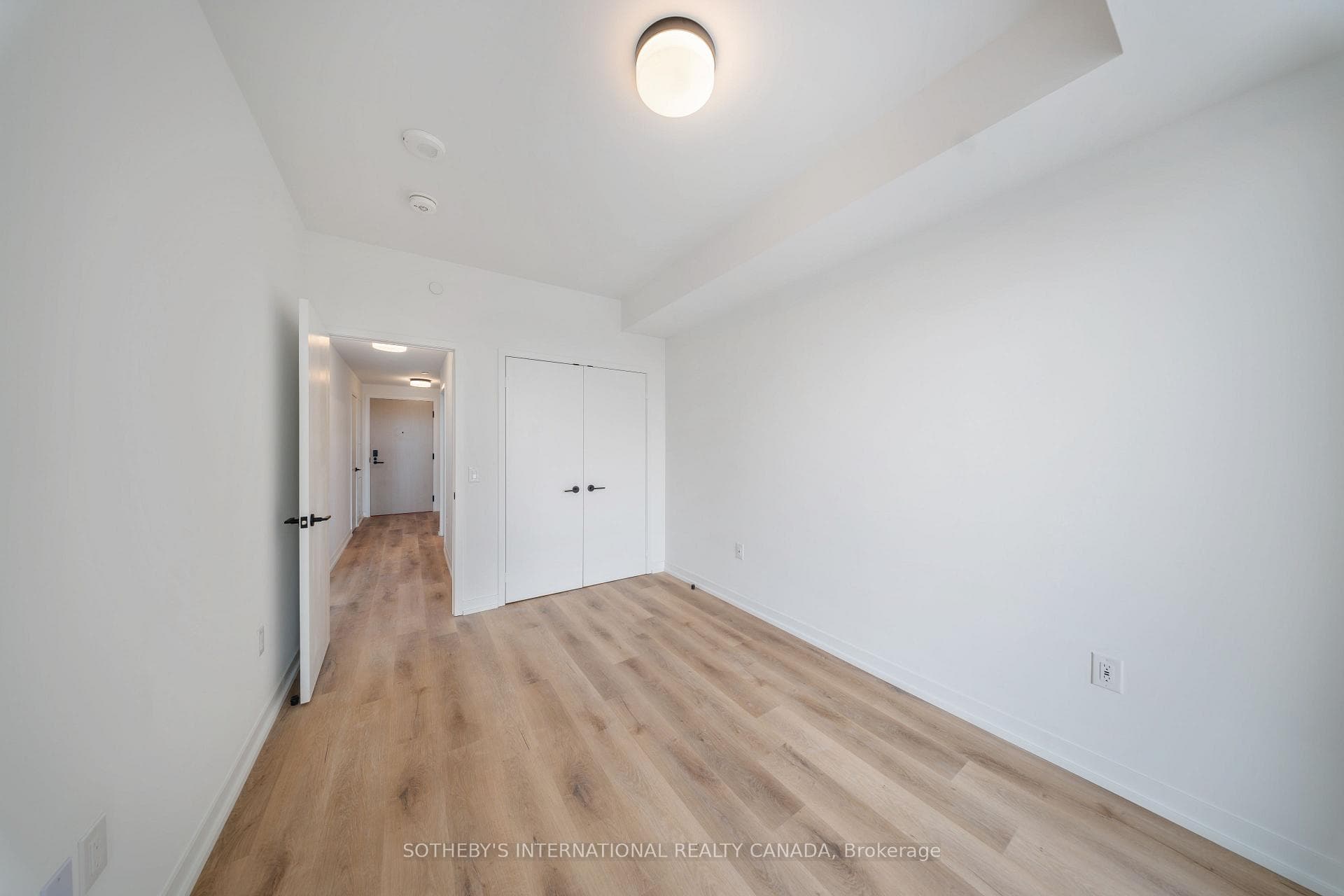 5 York Garden Way Unit 402 photo 26
