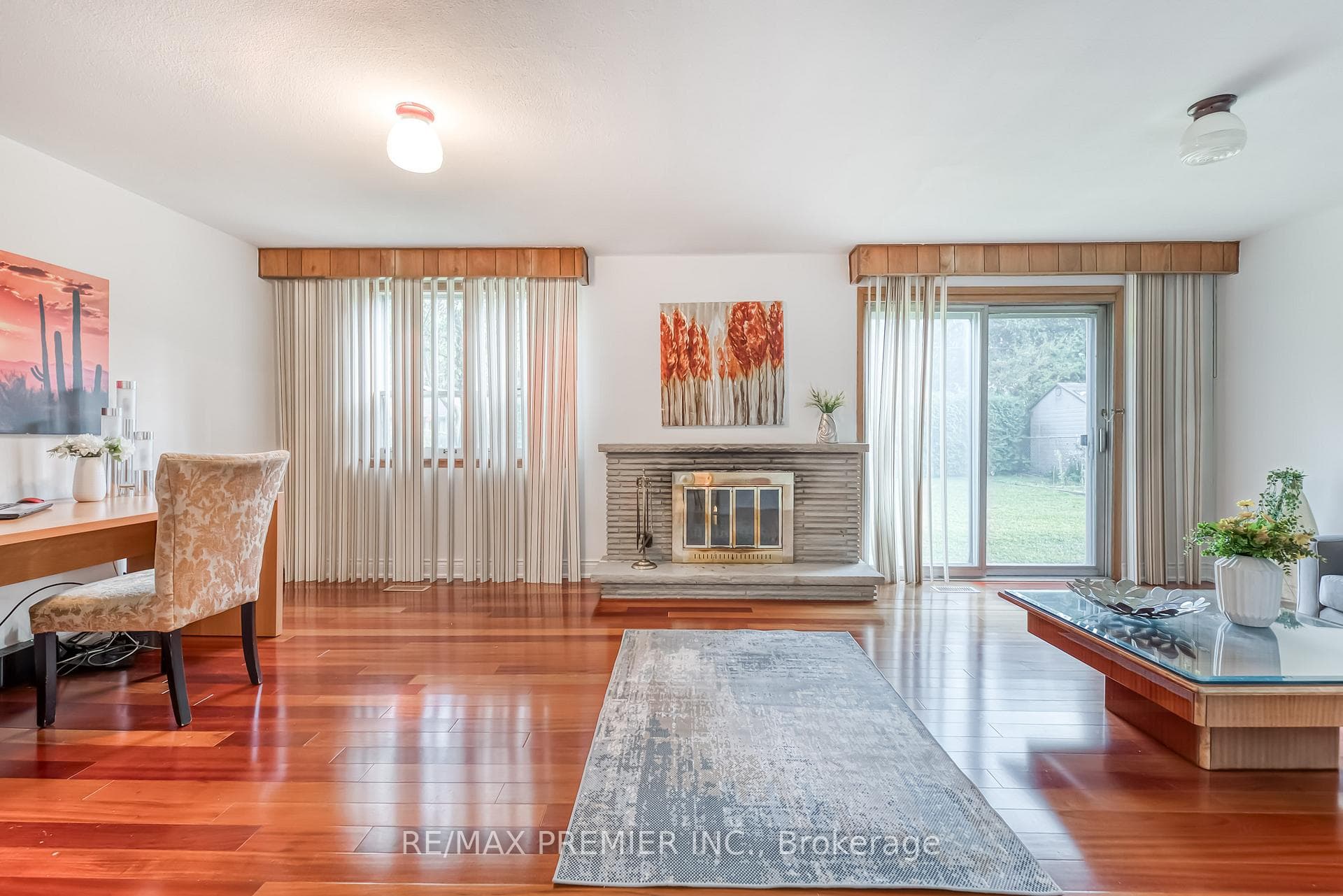 217 La Rose Avenue photo 27