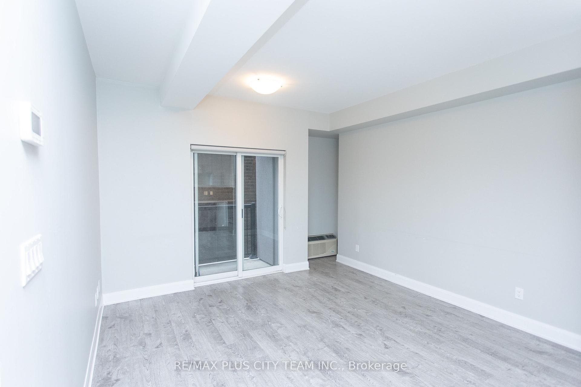 686 Bathurst Street Unit 202 photo 4