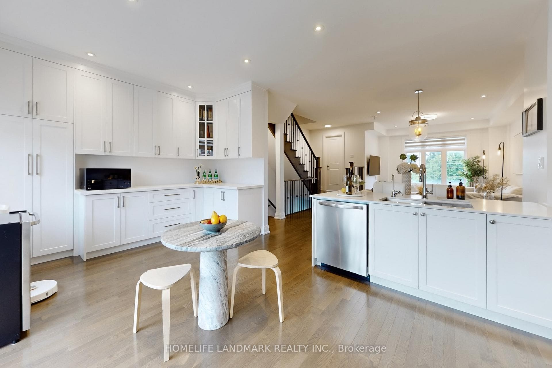 8B PARKER Avenue photo 14