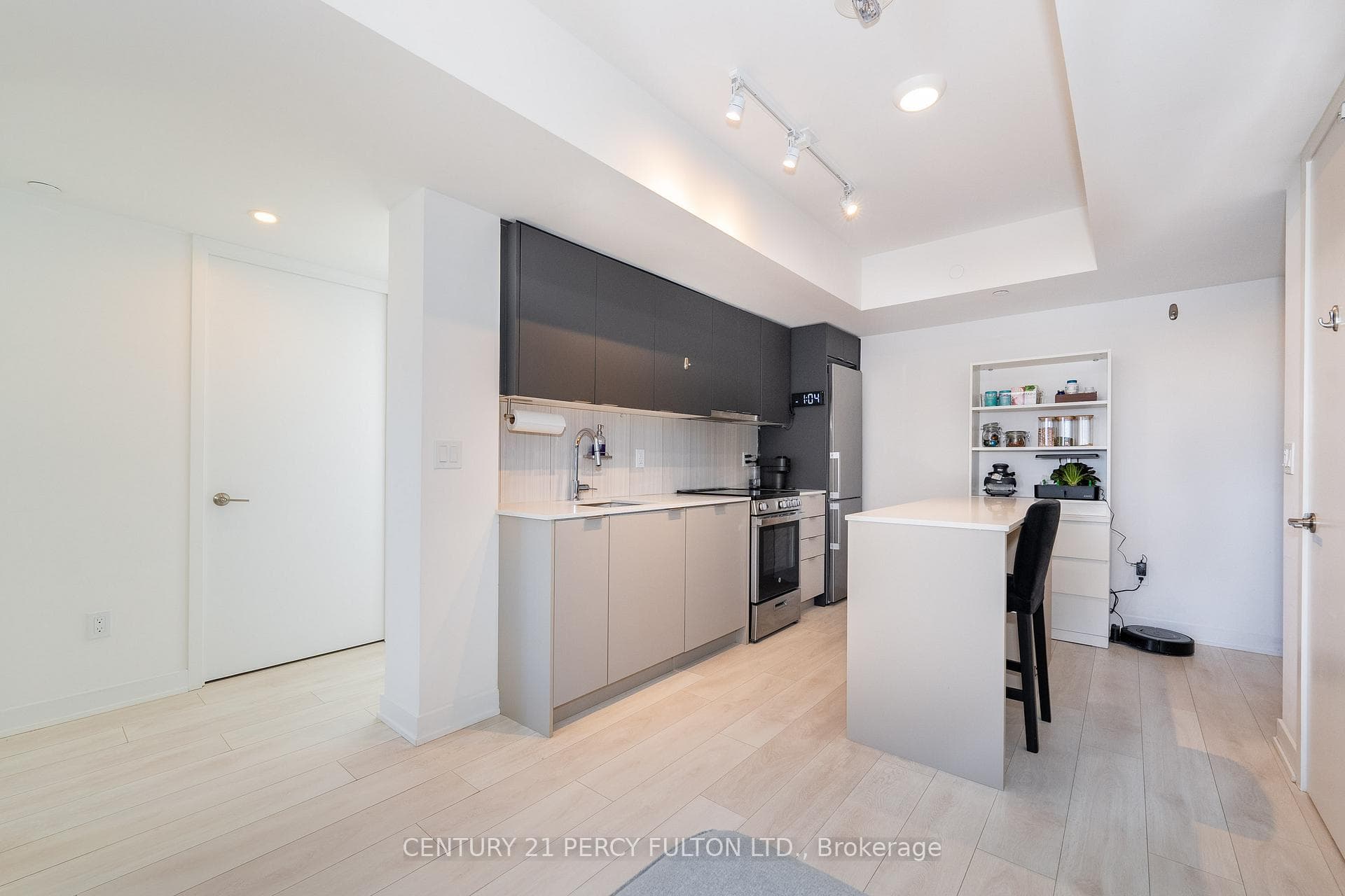 8 Tippett Road Unit 420 photo 8