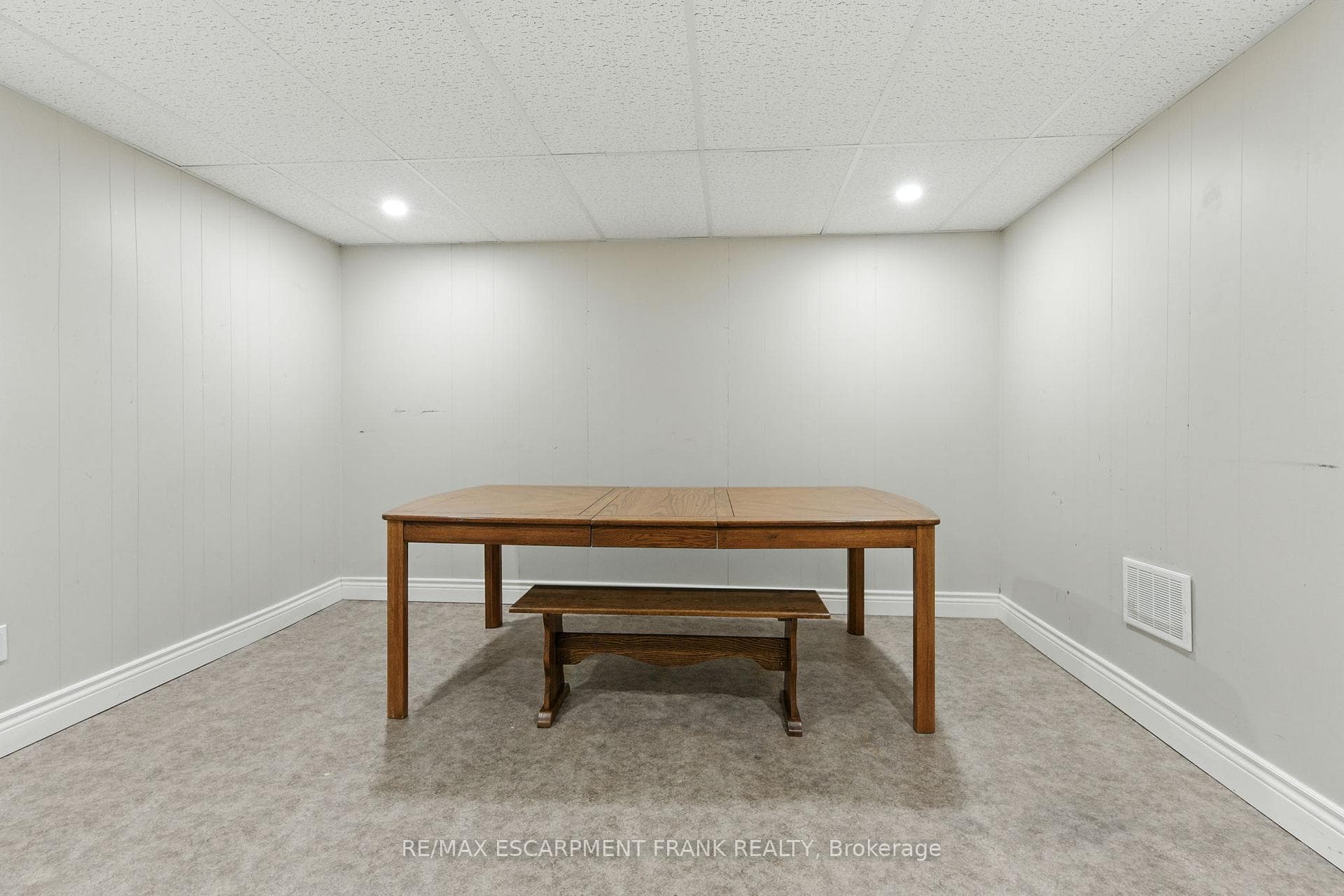 174 Broker Drive photo 32