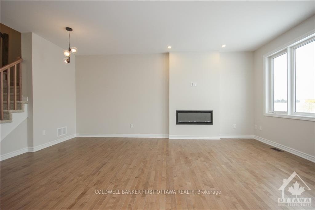 72 FOCALITY Crescent photo 10