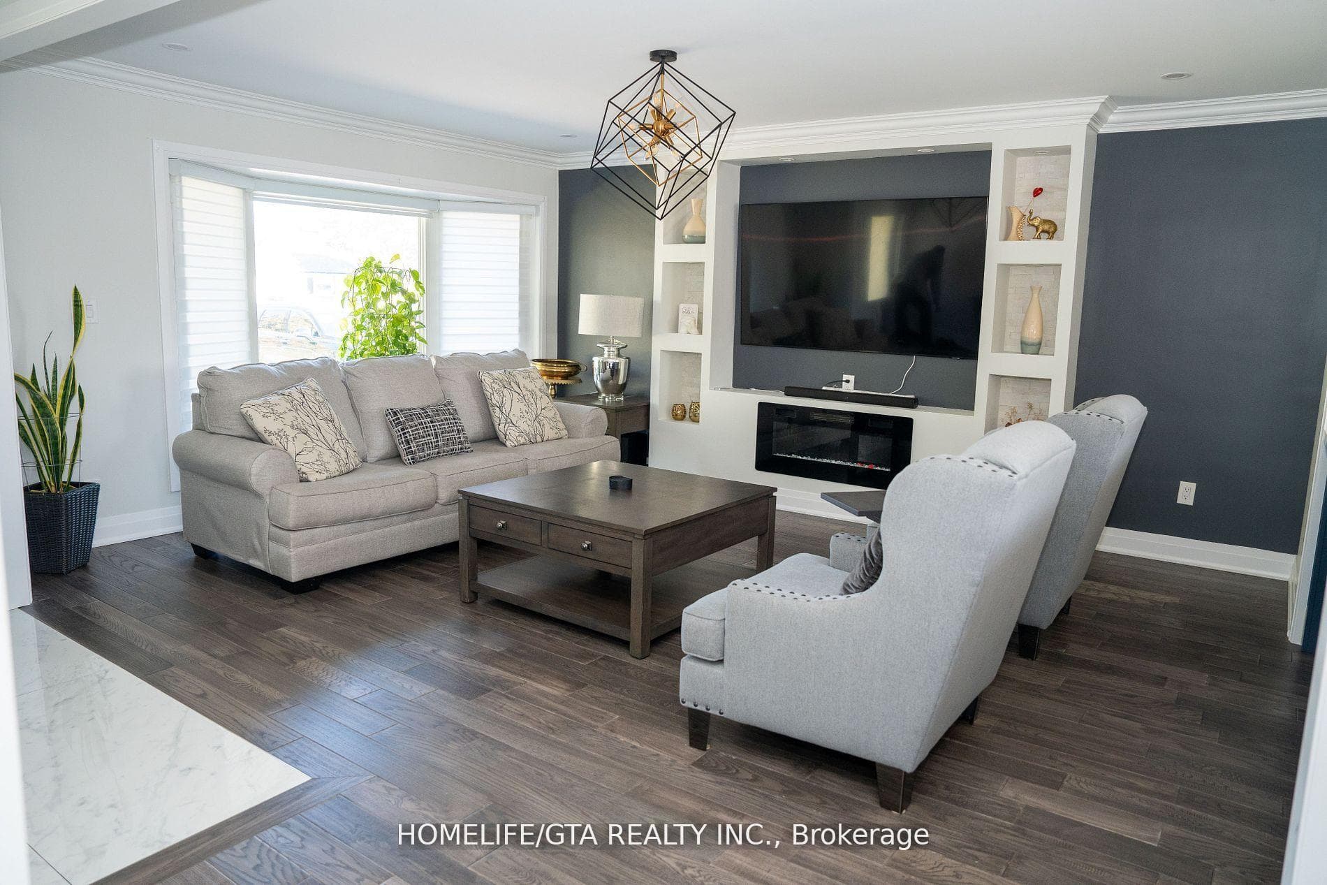 439 Rossland Road photo 3