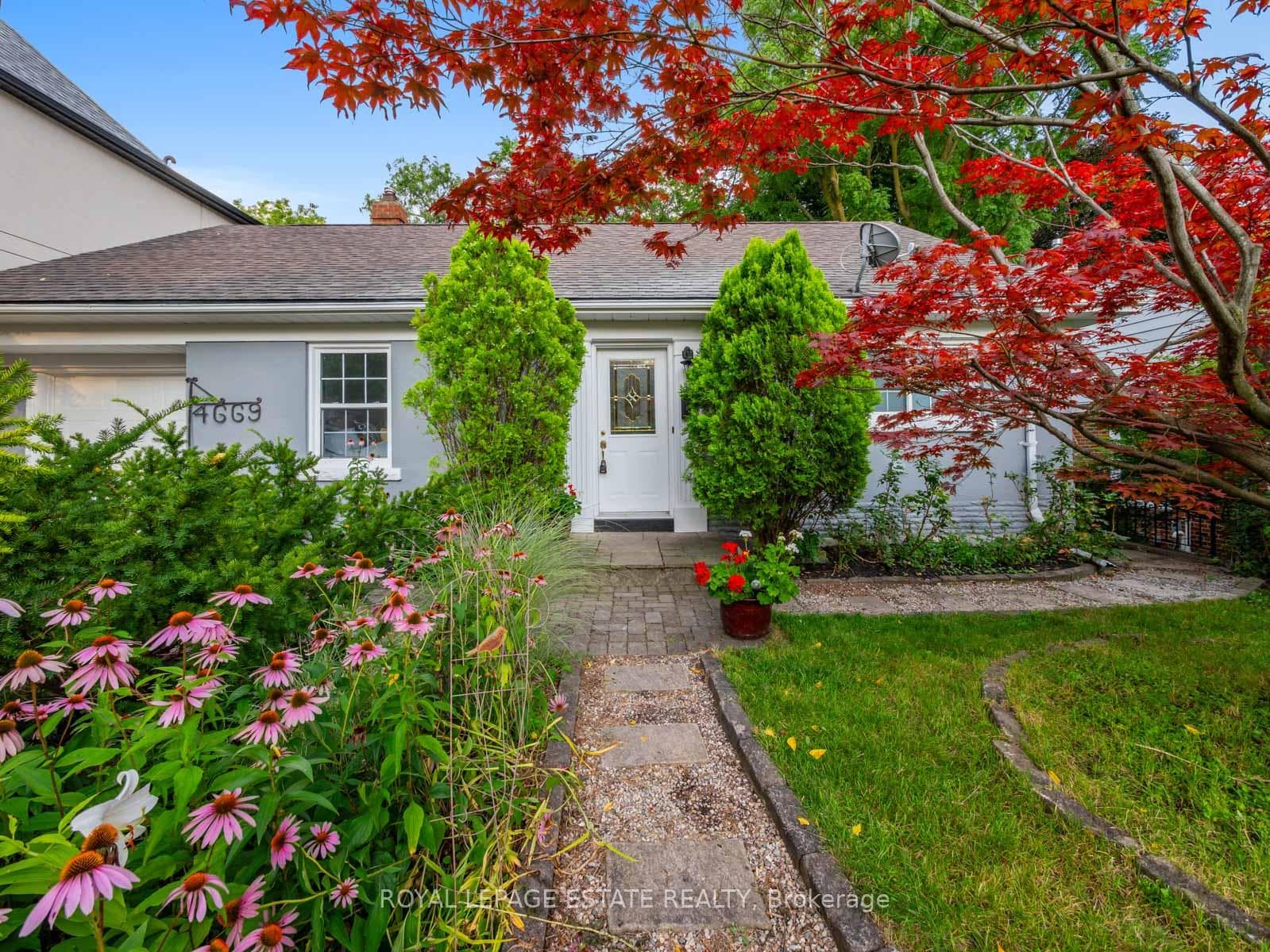 4669 Dundas Street photo 1