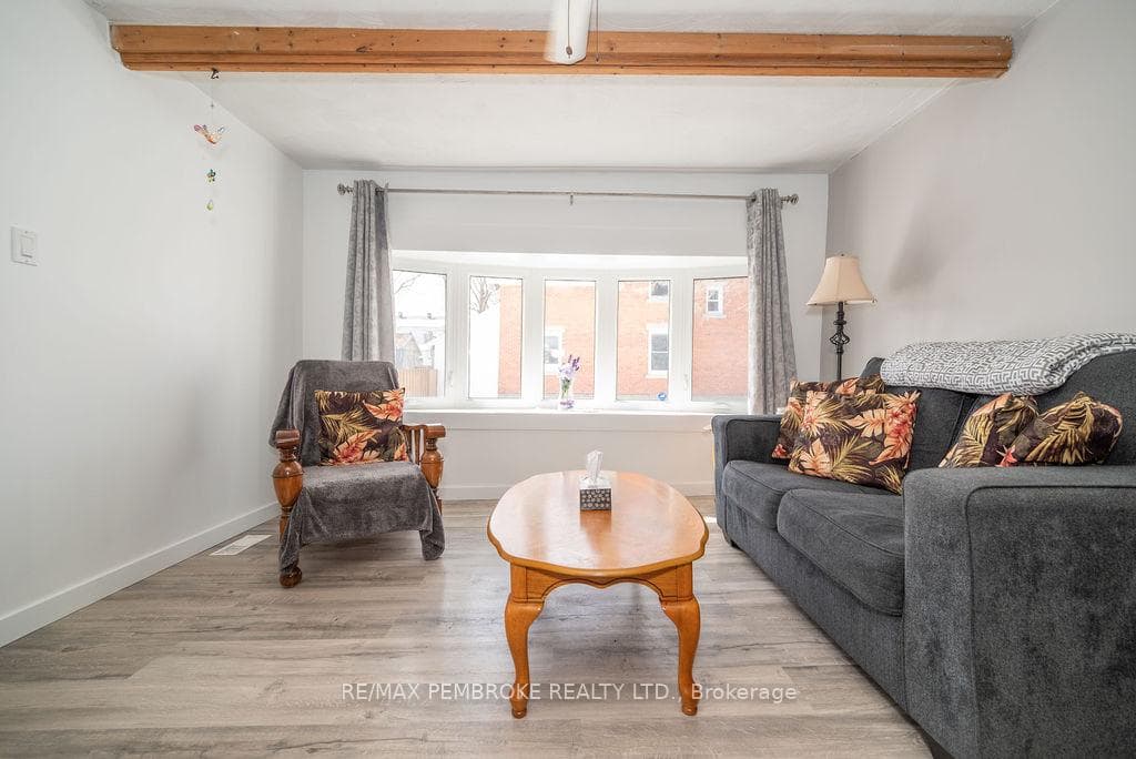345 Trafalgar Road photo 8