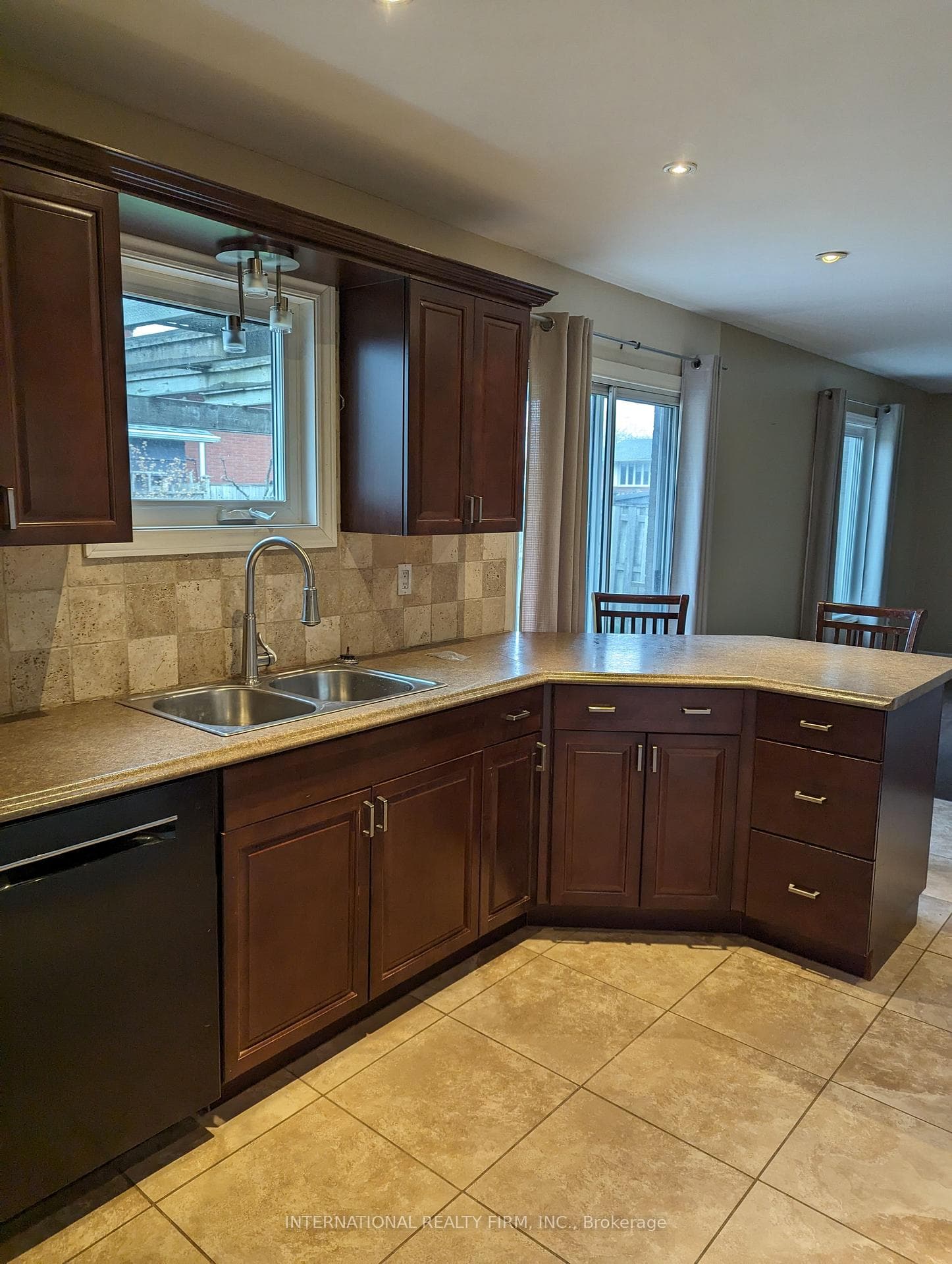 4925 Alexandra Avenue photo 10