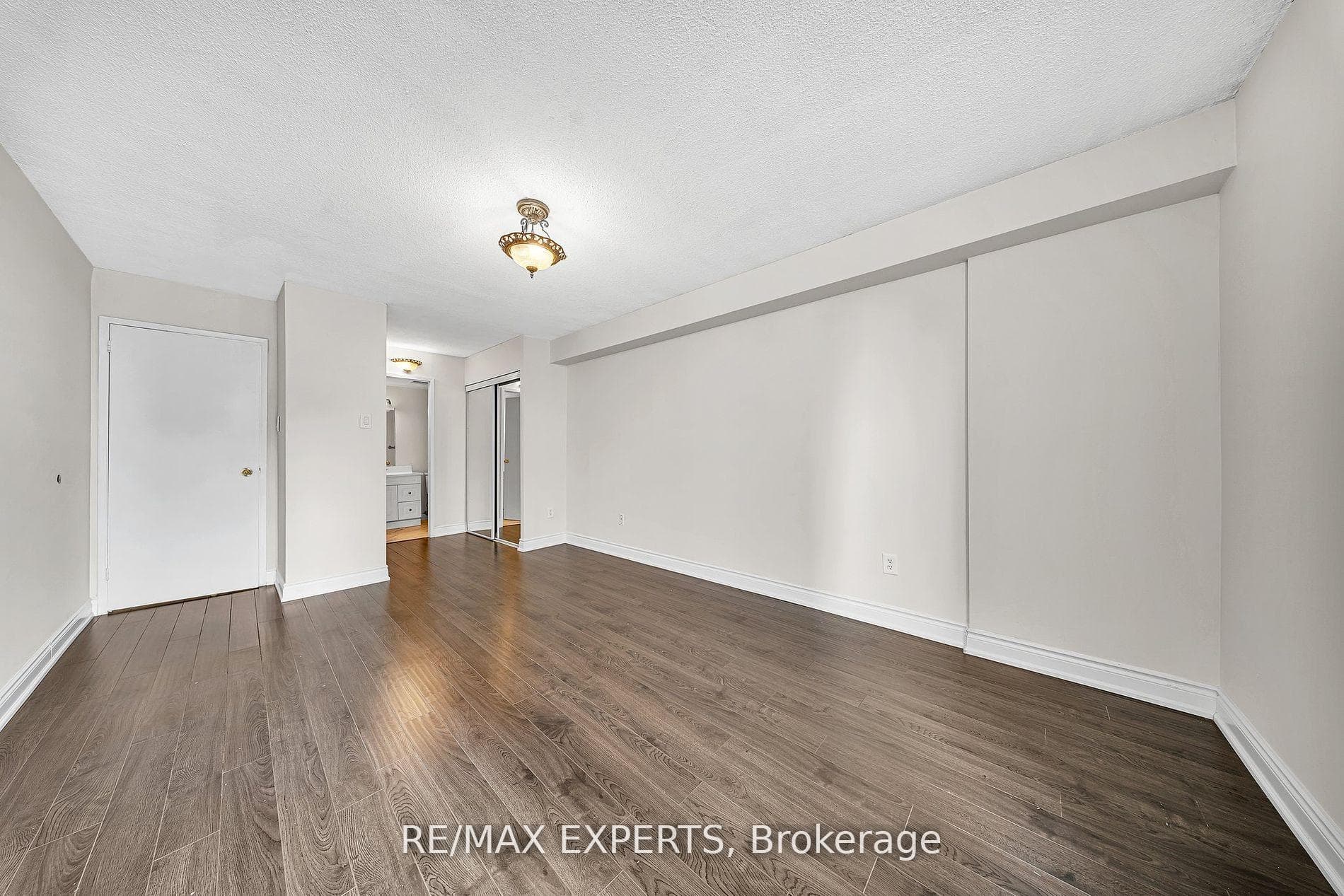 25 Kensington Road Unit 211 photo 16