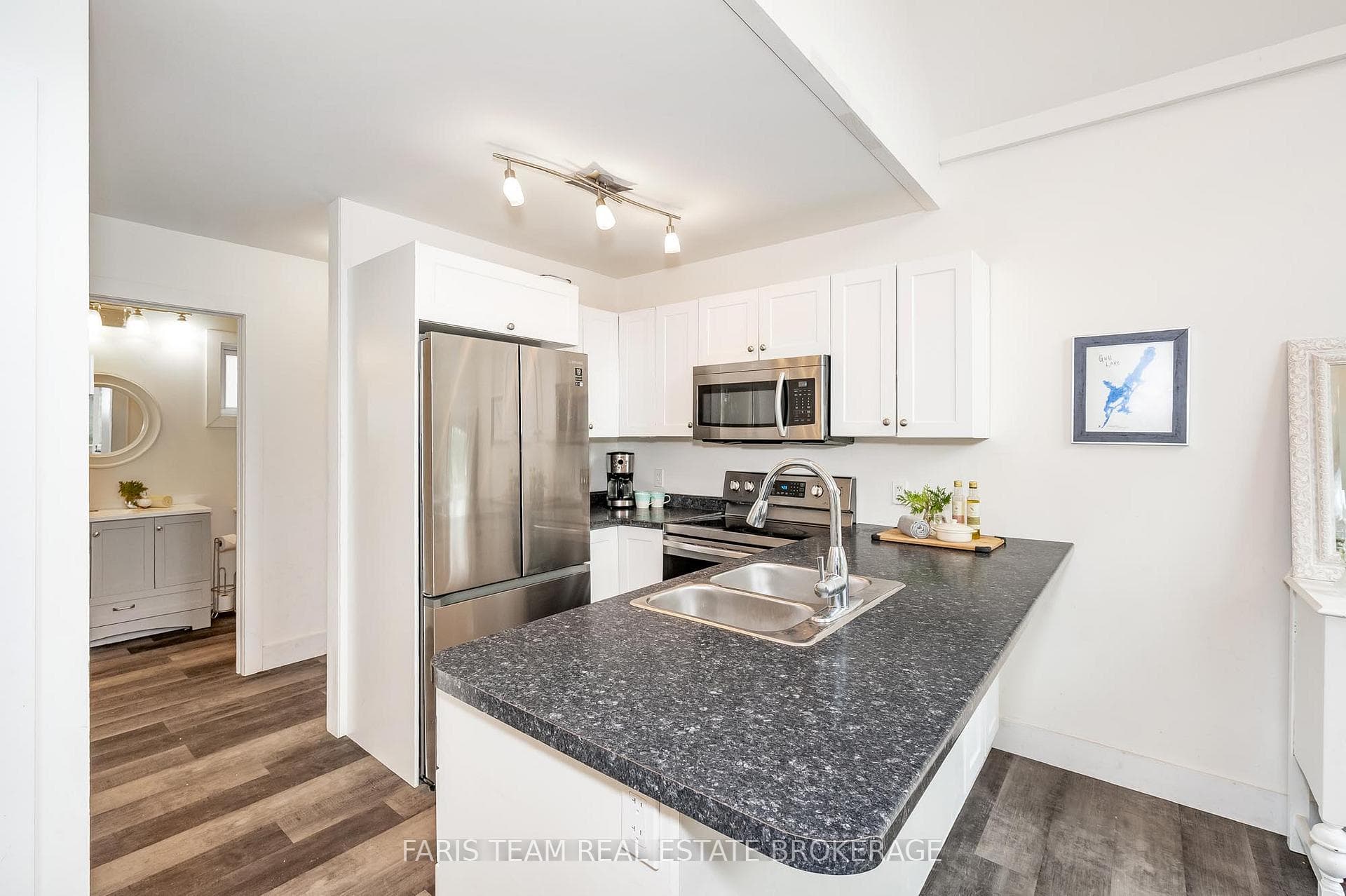 1036 Beverley Lane photo 8