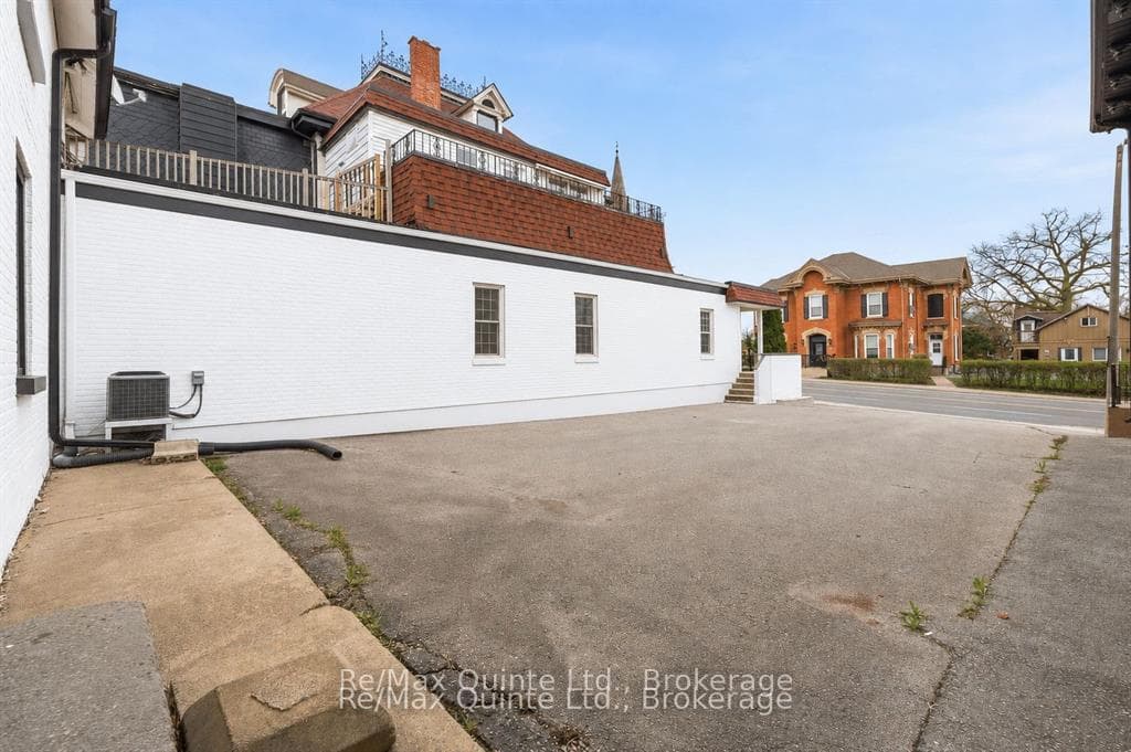 60 VICTORIA Avenue photo 2