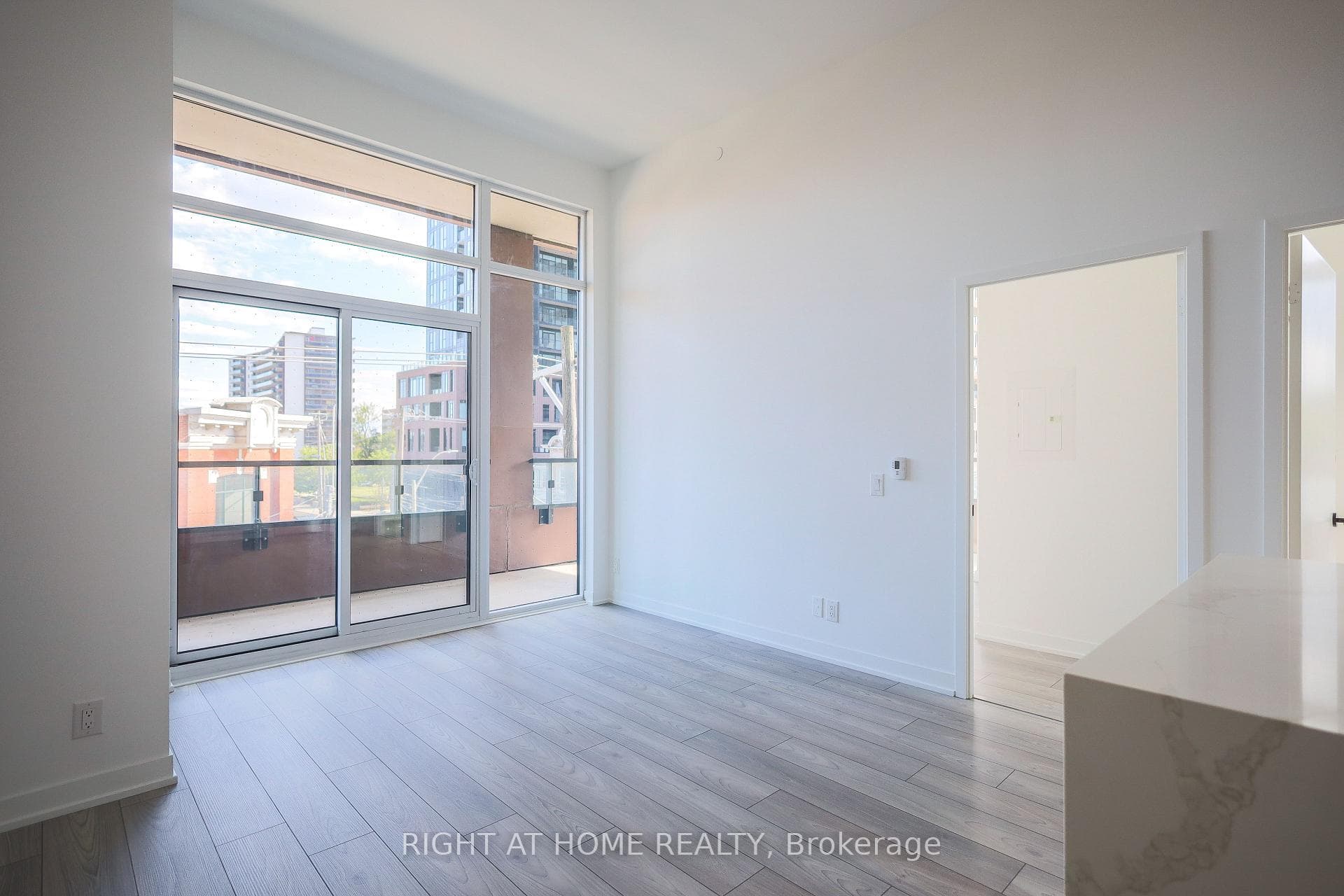 285 Dufferin Street Unit 220 photo 15