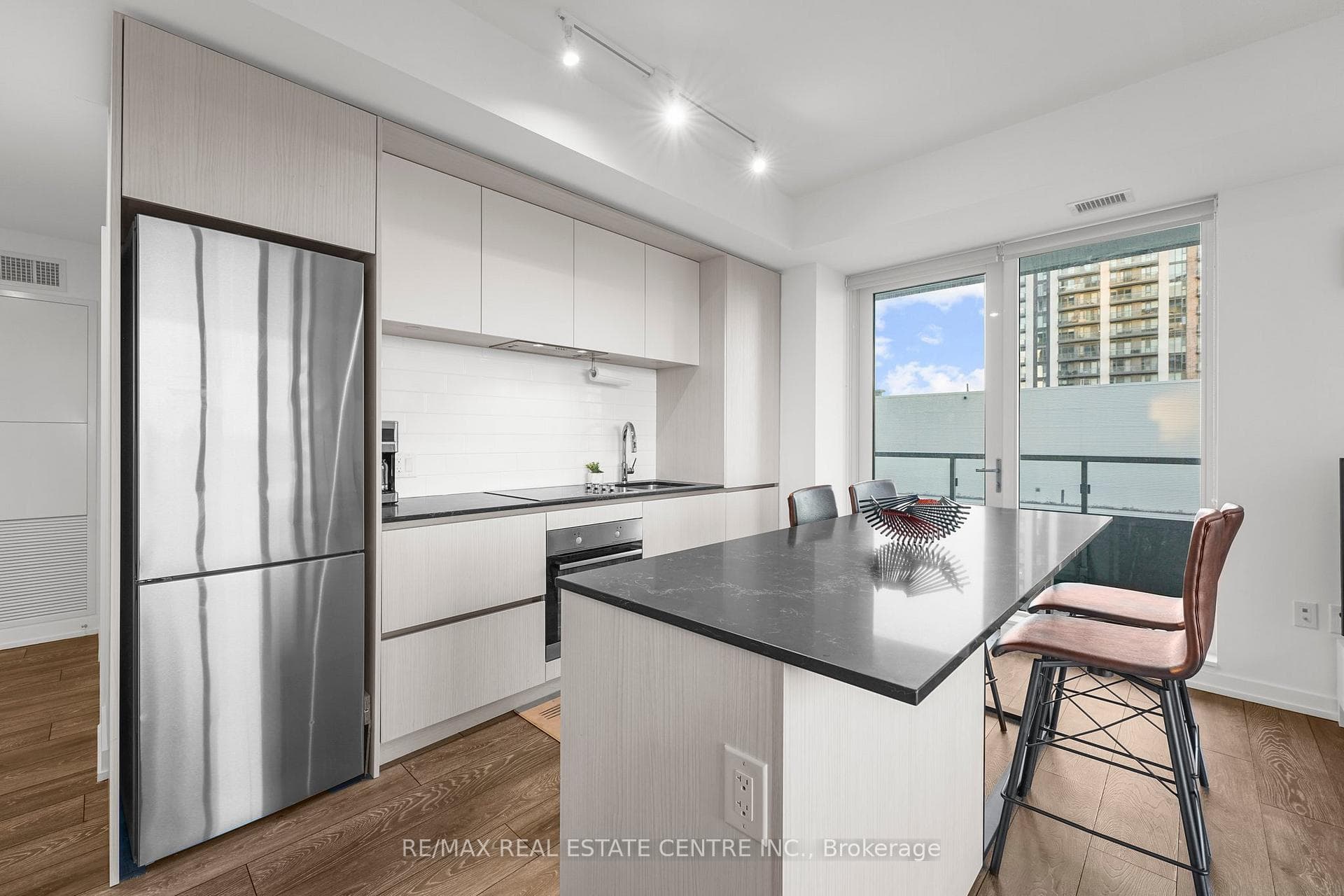 225 Sumach Street Unit 1303 photo 10