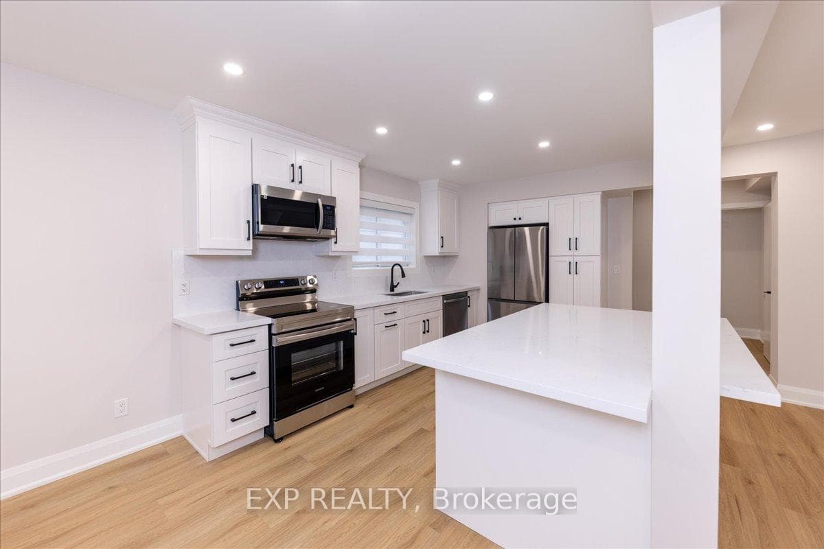 149 Ivon Avenue photo 5