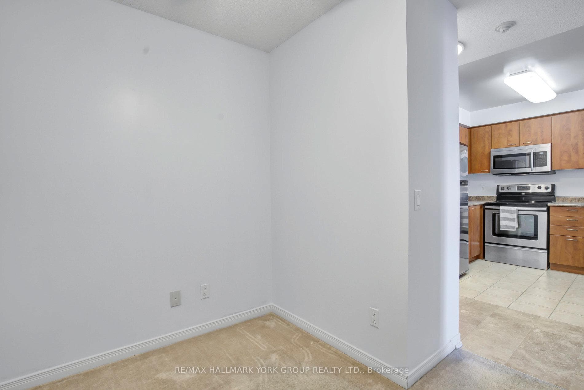 310 Red Maple Road Unit 407 photo 21